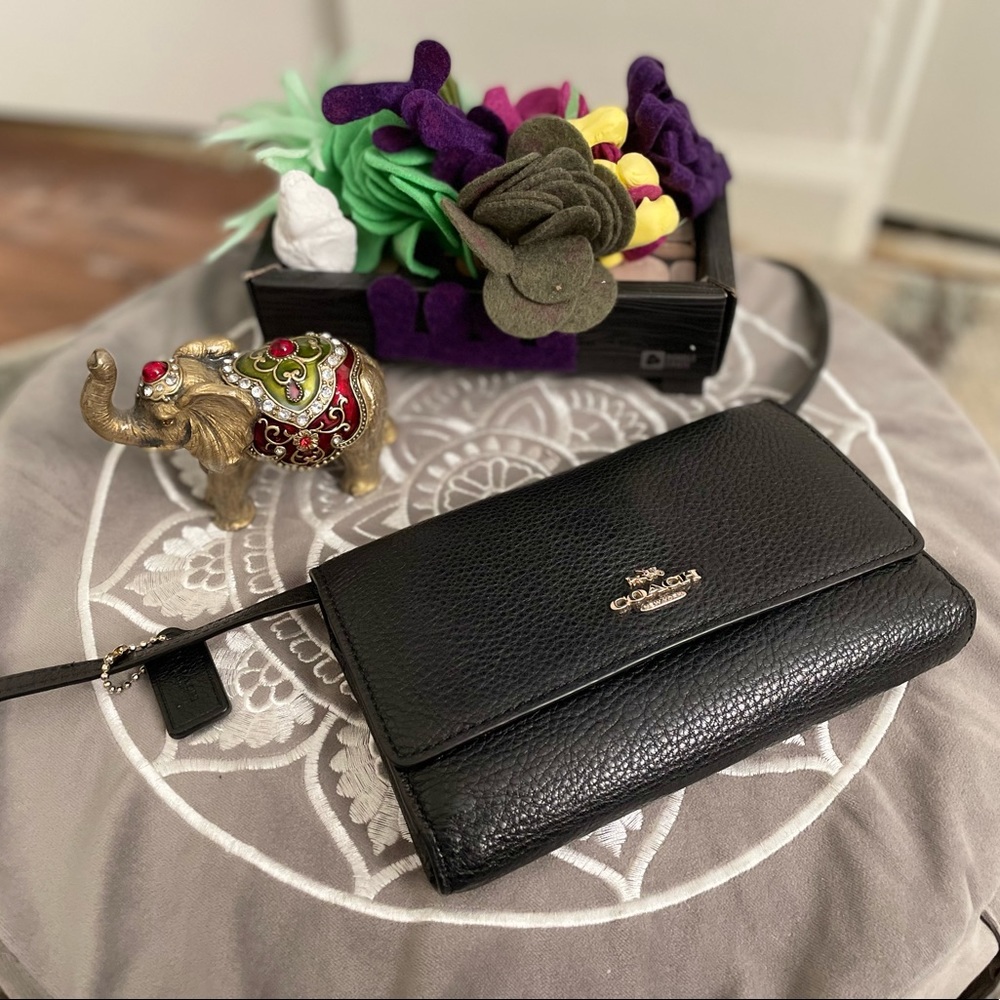 Coach Wristlet Wallet / Smartphone Crossbody